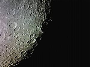 自作カメラによる月面。レジスタックス５で処理。